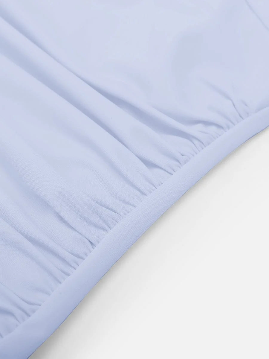 Traje de baño de una pieza con fruncido y relleno, con forro ecológico de malla que moldea la cintura.