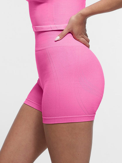 Shorts de yoga de cintura alta sin costuras con efecto moldeador de glúteos en color melocotón