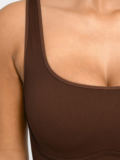 Mono acampanado con espalda en U y cuello cuadrado sin costuras