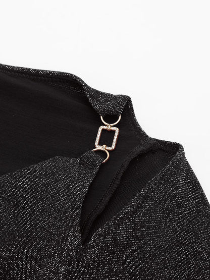 Body moldeador todo en uno con cuello drapeado brillante, sujetador incorporado y tanga con cierre a presión en la entrepierna.