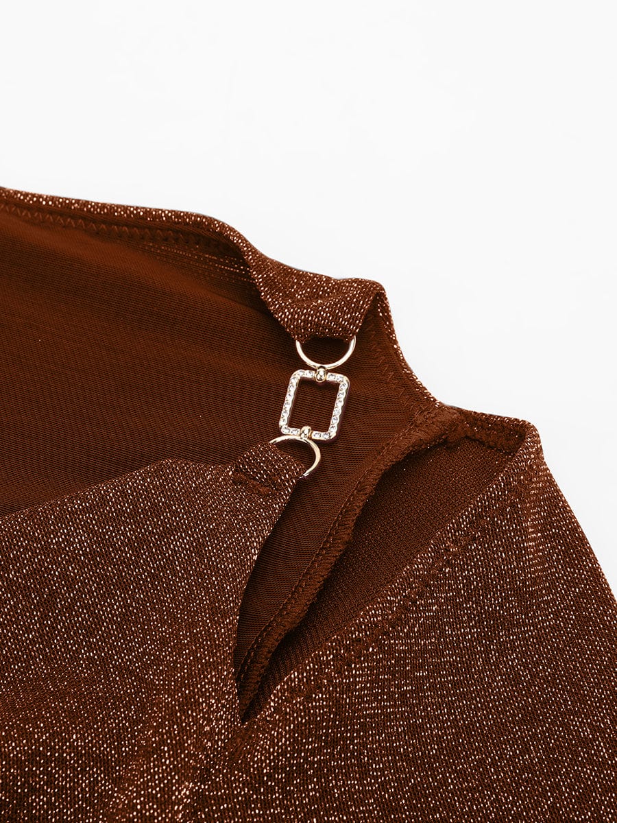 Body moldeador todo en uno con cuello drapeado brillante, sujetador incorporado y tanga con cierre a presión en la entrepierna.