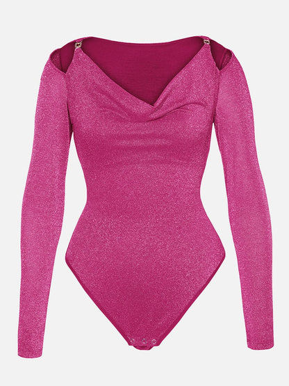 Body moldeador todo en uno con cuello drapeado brillante, sujetador incorporado y tanga con cierre a presión en la entrepierna.
