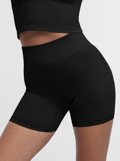 Shorts de yoga de cintura alta sin costuras con efecto moldeador de glúteos en color melocotón