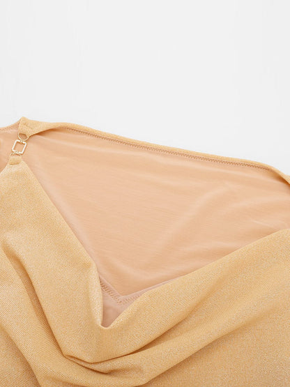 Body moldeador todo en uno con cuello drapeado brillante, sujetador incorporado y tanga con cierre a presión en la entrepierna.