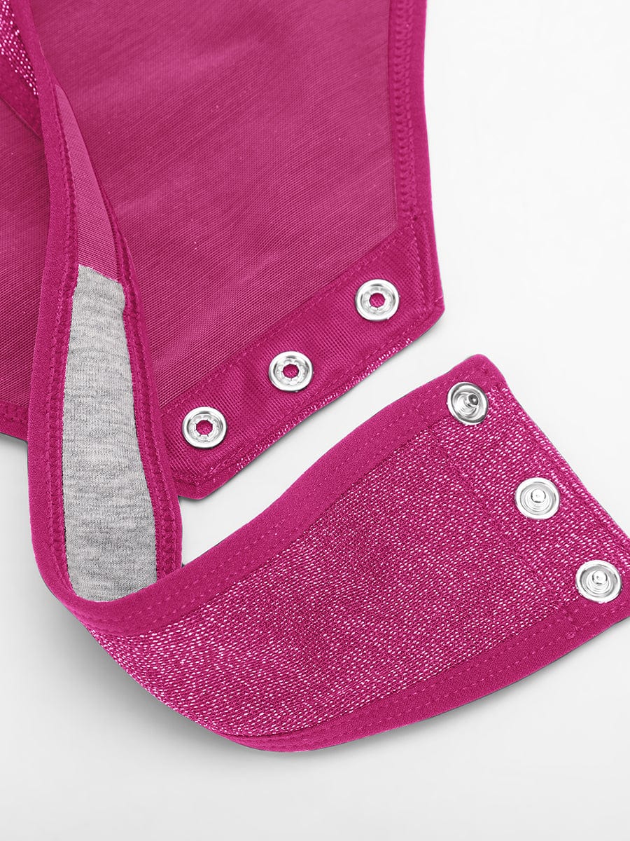 Body moldeador todo en uno con cuello drapeado brillante, sujetador incorporado y tanga con cierre a presión en la entrepierna.