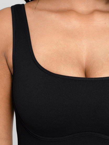 Mono acampanado con espalda en U y cuello cuadrado sin costuras