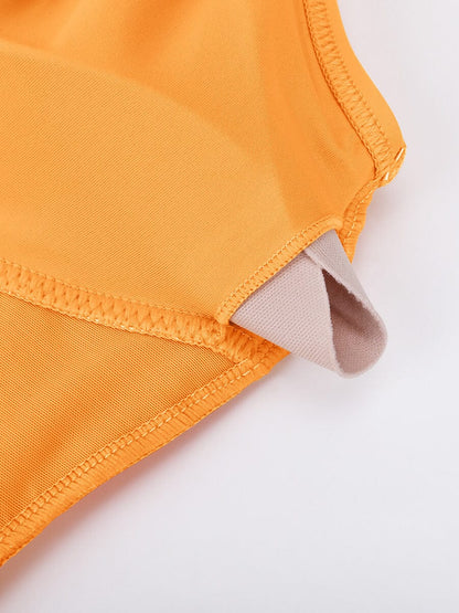 Traje de baño de una pieza con volantes, cuello en V y cordones