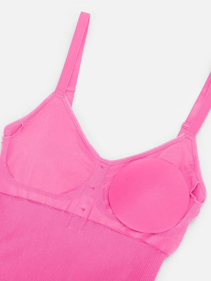 Mono sin costuras que moldea la cintura y el abdomen, levanta los glúteos y da soporte al busto.