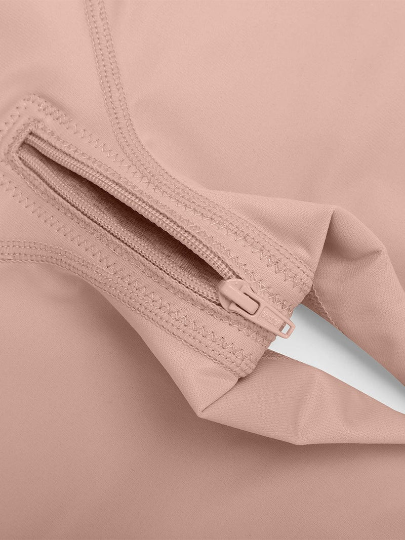 Faja postoperatoria con cierre lateral que cubre el pecho