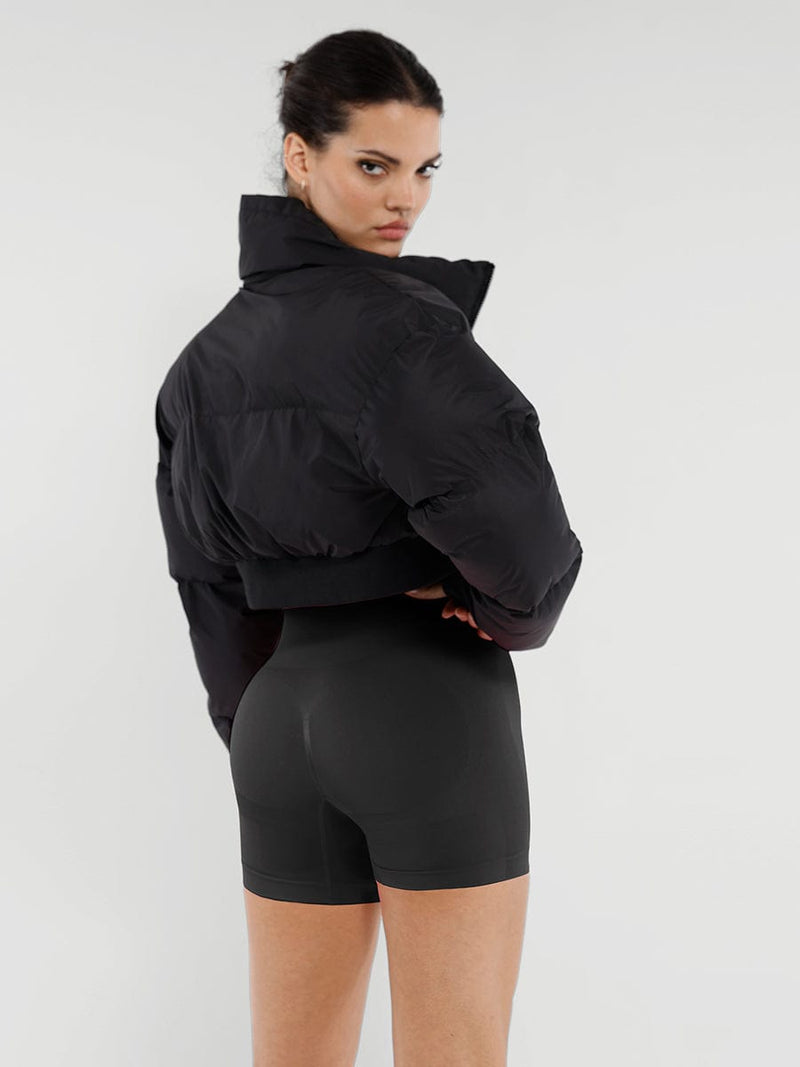 Mono sin costuras que moldea la cintura y el abdomen, levanta los glúteos y da soporte al busto.