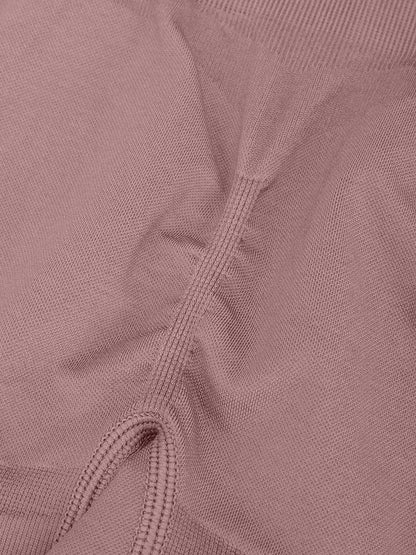 Mono sin costuras que moldea la cintura y el abdomen, levanta los glúteos y da soporte al busto.