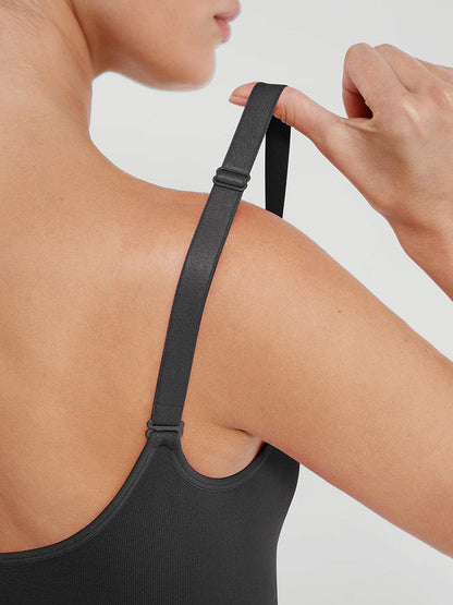 Mono sin costuras que moldea la cintura y el abdomen, levanta los glúteos y da soporte al busto.